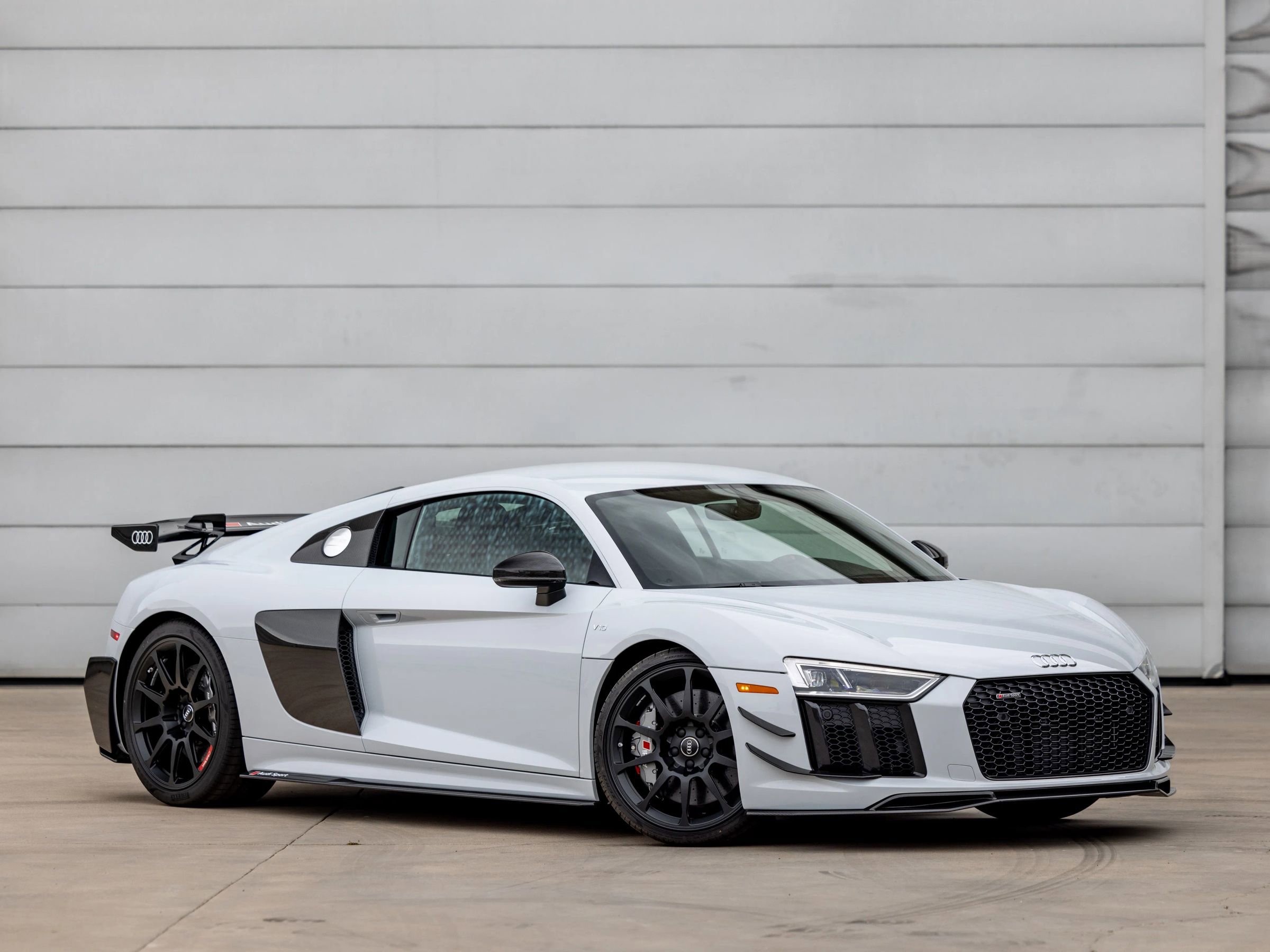Used 2018 Audi R8 V10 plus image 1