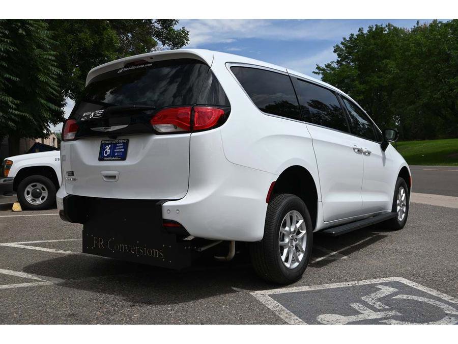 New 2025 Chrysler Voyager LX image 6