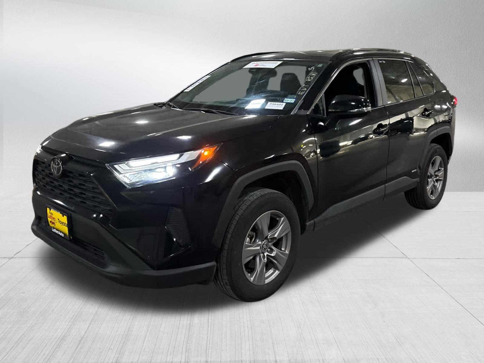 Used 2025 Toyota RAV4 XLE AWD/4WD image 3