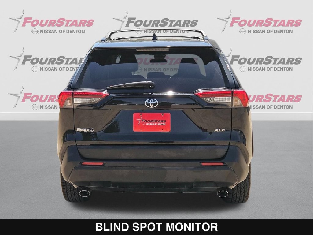 Used 2020 Toyota RAV4 XLE Premium FWD image 5