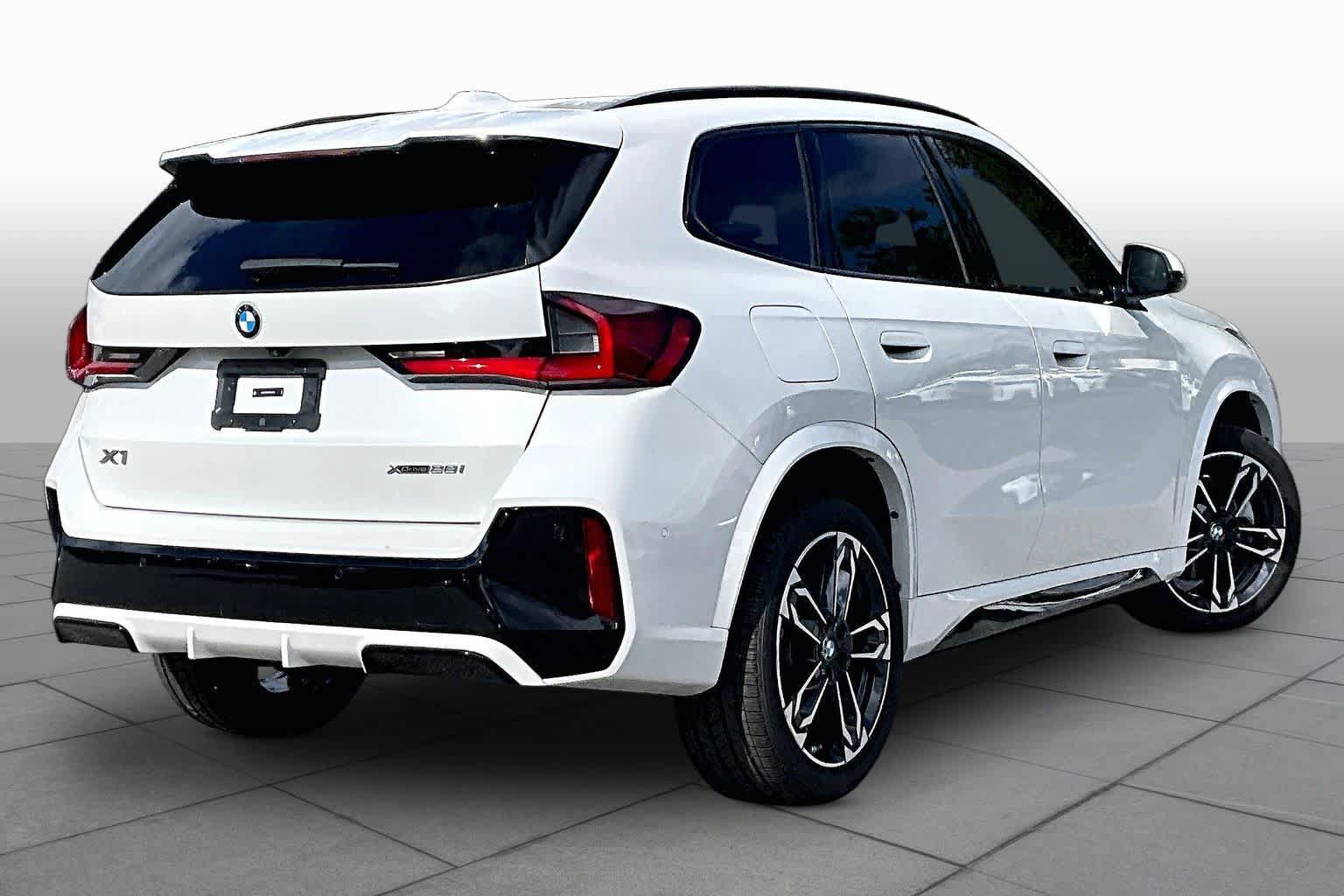 Used 2023 BMW X1 xDrive28i w/ M Sport Package AWD/4WD image 13