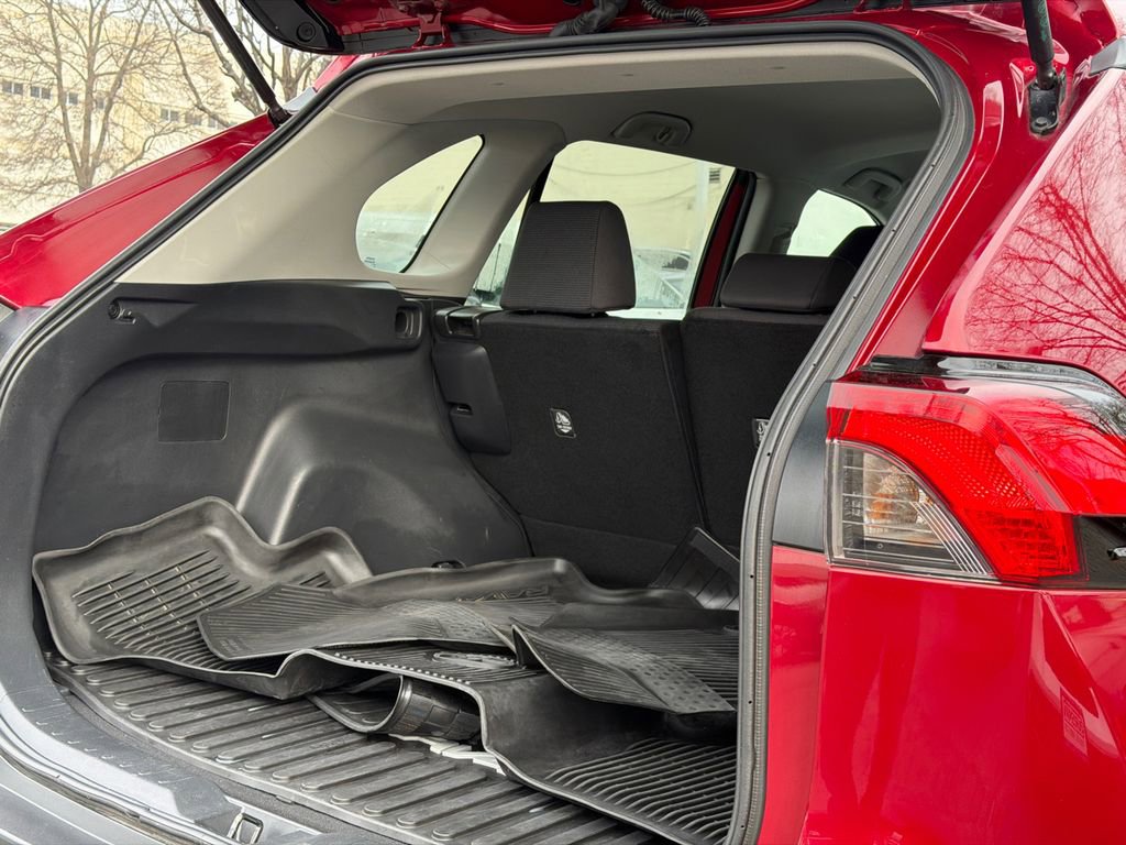 Used 2023 Toyota RAV4 LE image 9