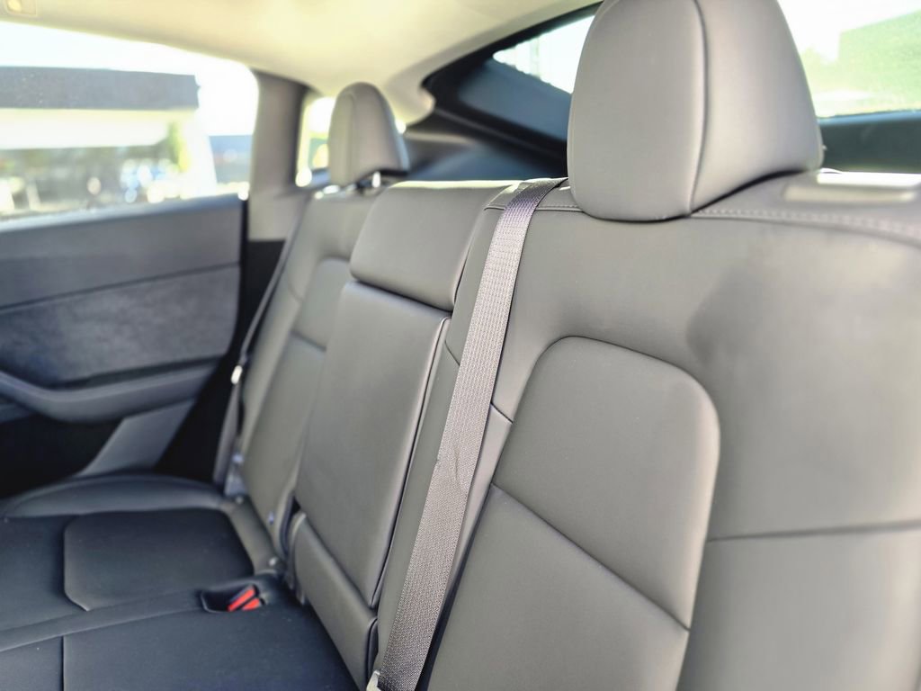 Used 2025 Tesla Model Y Long Range image 10