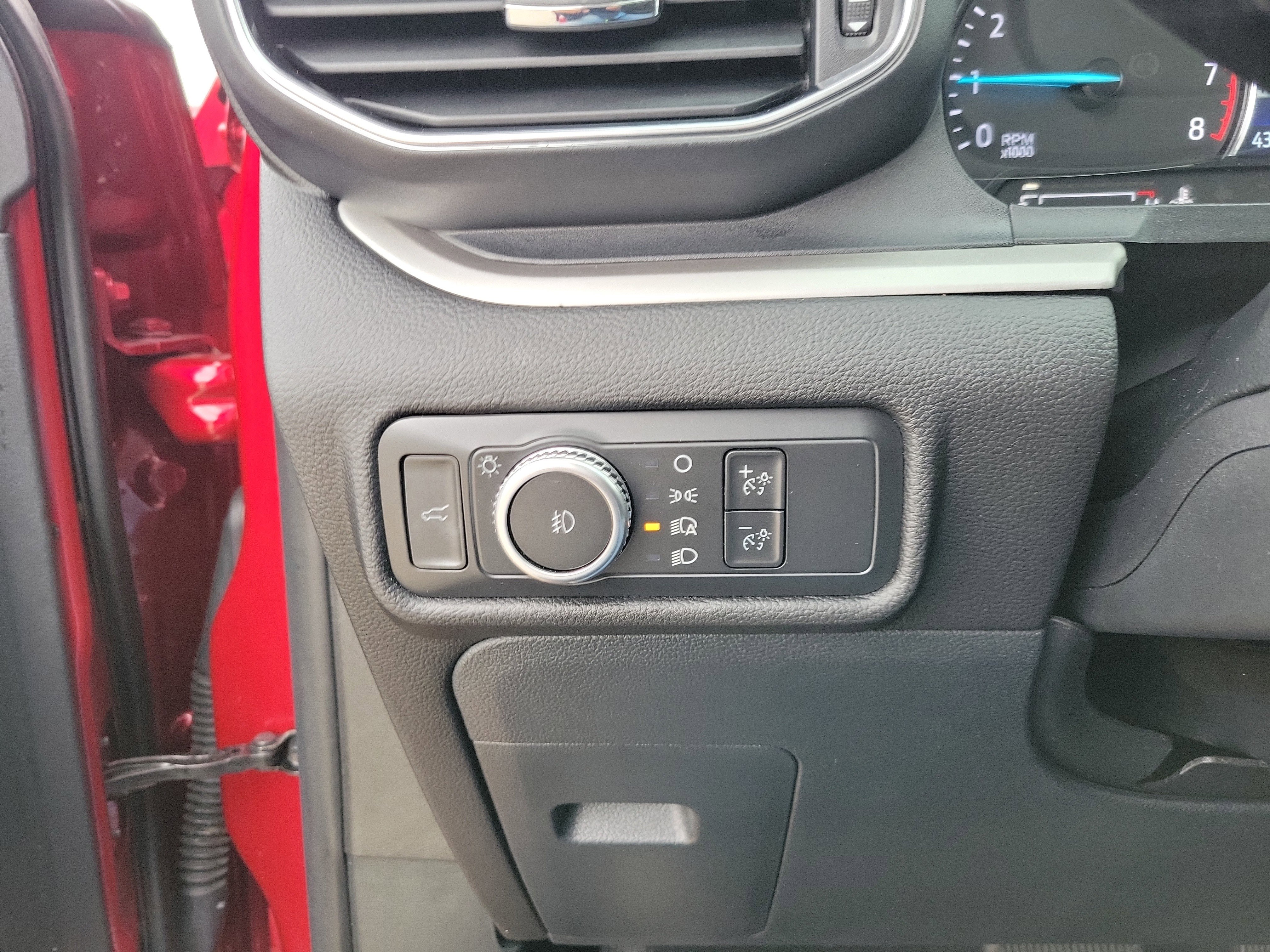 Used 2022 Ford Explorer XLT w/ Equipment Group 202A image 28