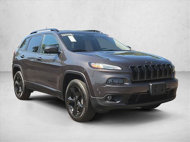 Used 2018 Jeep Cherokee Latitude w/ Altitude Package AWD/4WD video 3