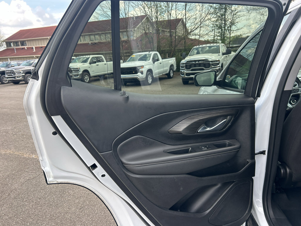 Used 2023 GMC Terrain SLE image 18