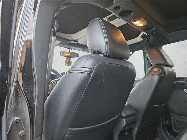 Used 2017 Jeep Wrangler Unlimited Rubicon w/ Connectivity Group image 8