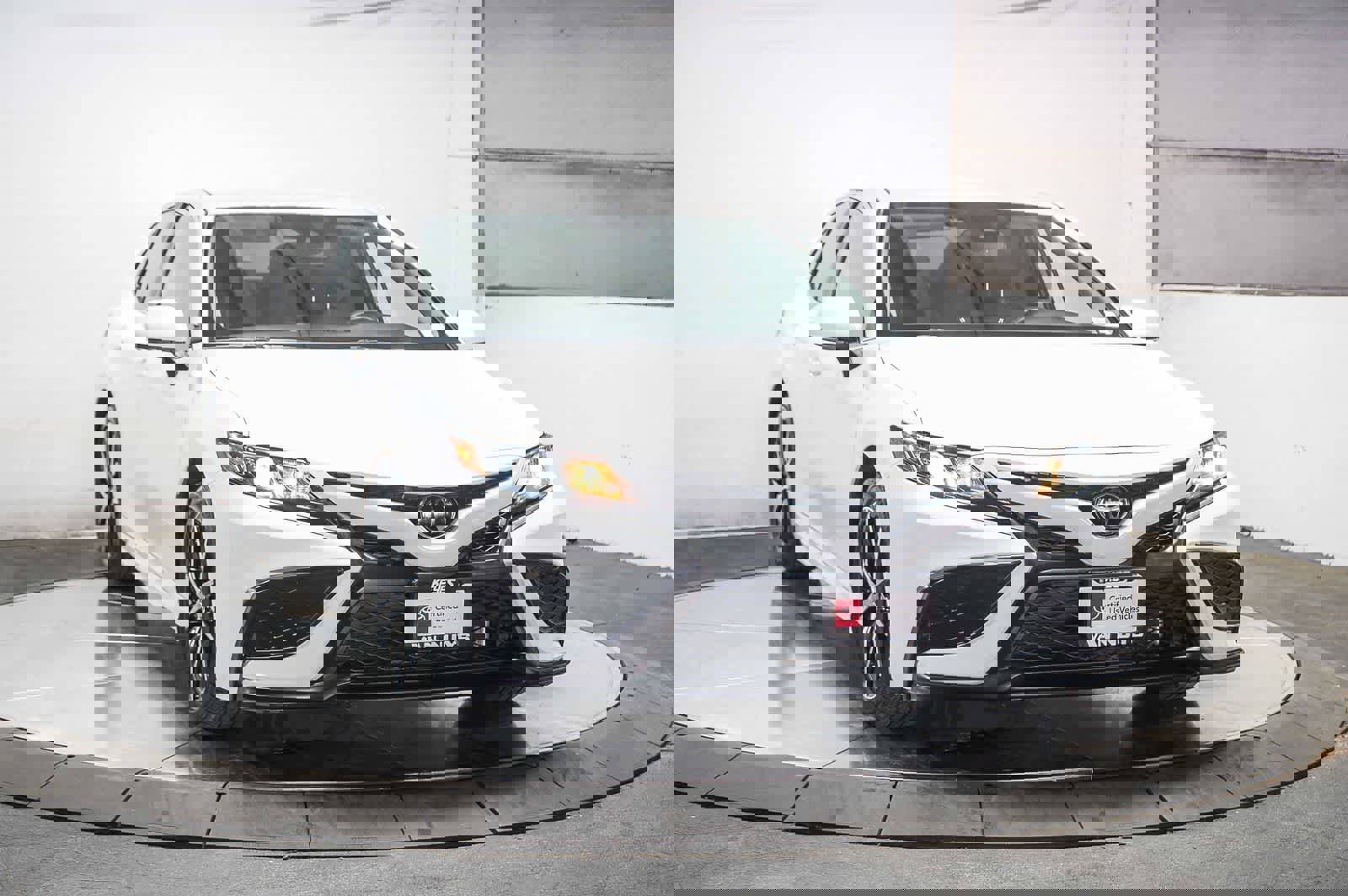 Certified 2021 Toyota Camry SE w/ Convenience Package image 3