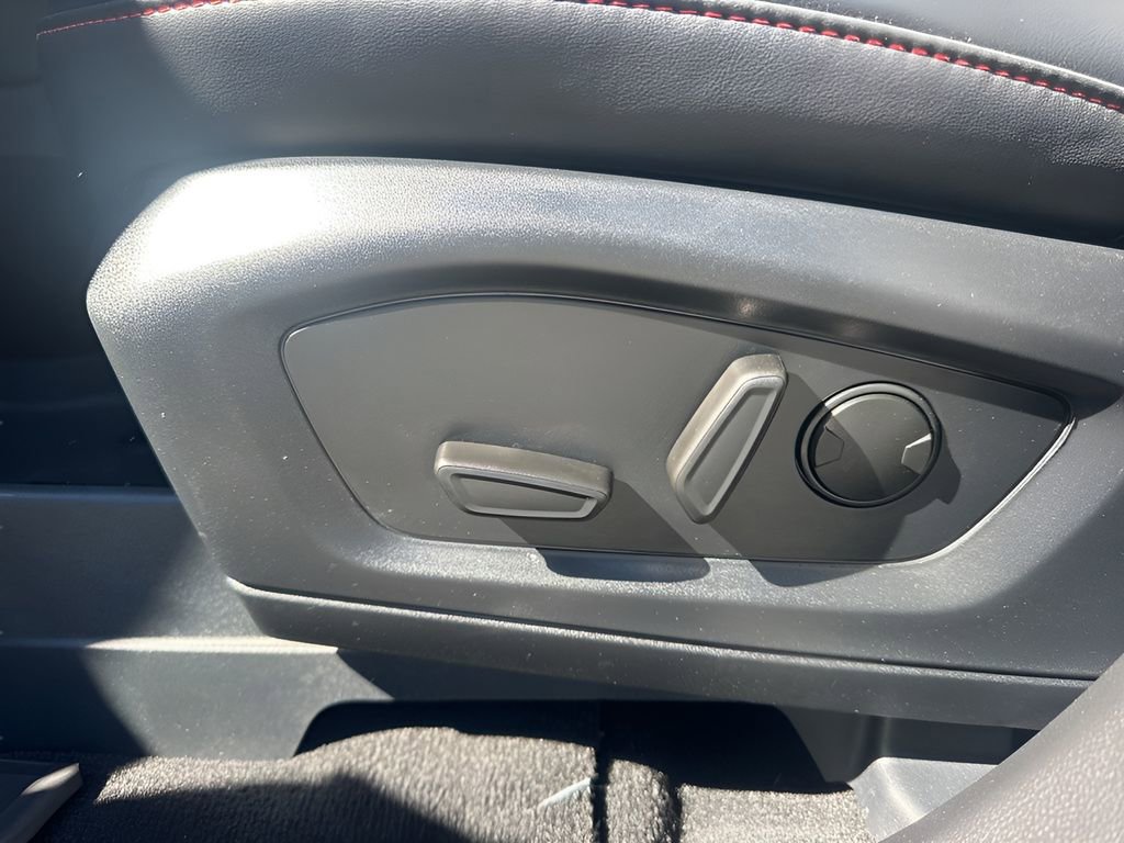 Used 2025 Ford Explorer ST-Line w/ Premium Package image 10