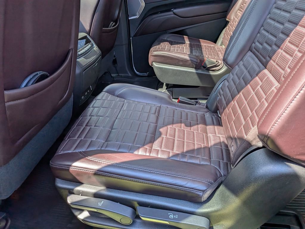 Used 2021 Cadillac Escalade Premium Luxury Platinum AWD/4WD image 21