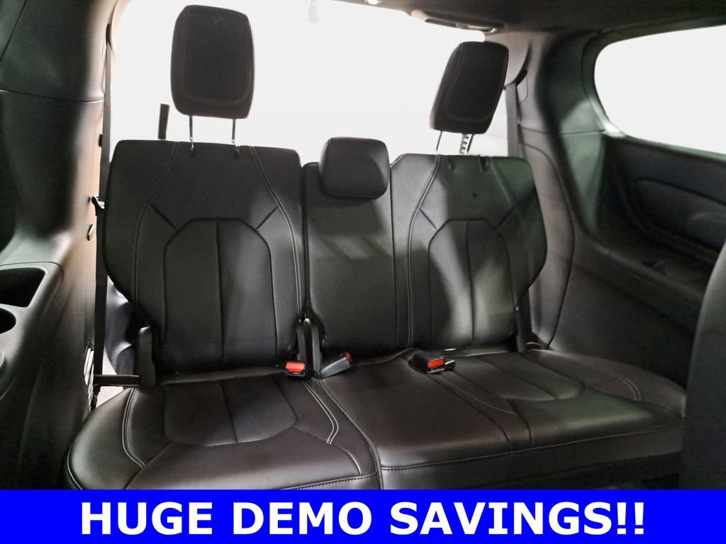 New 2026 Chrysler Pacifica Select AWD/4WD image 12