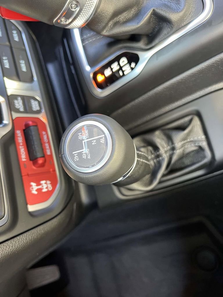 Used 2025 Jeep Wrangler Unlimited Rubicon 4xe w/ Technology Group image 24