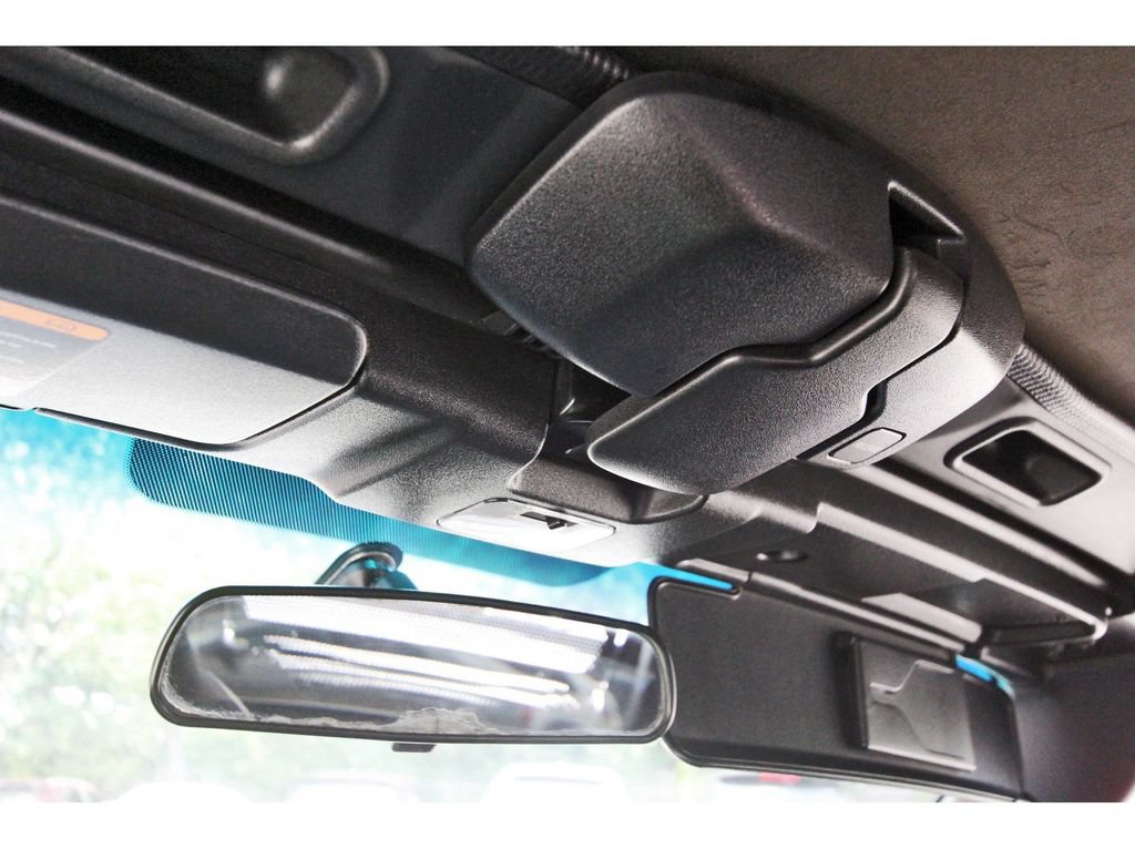 Used 2006 MAZDA MX-5 Miata RWD image 18