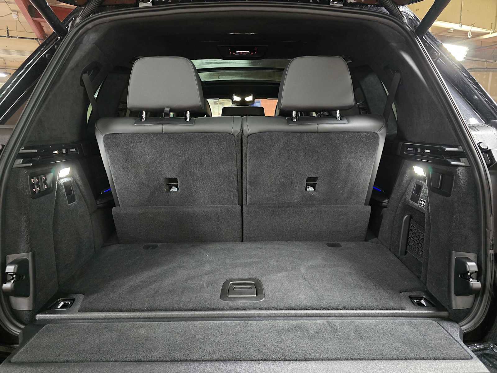 Used 2023 BMW X7 M60i w/ Climate Comfort Package image 33