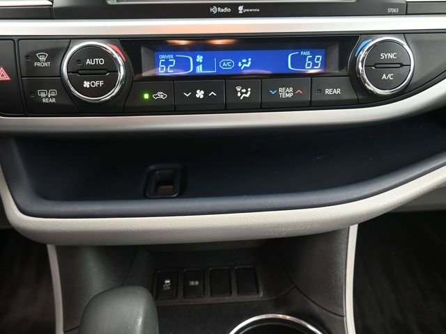 Used 2015 Toyota Highlander XLE image 3