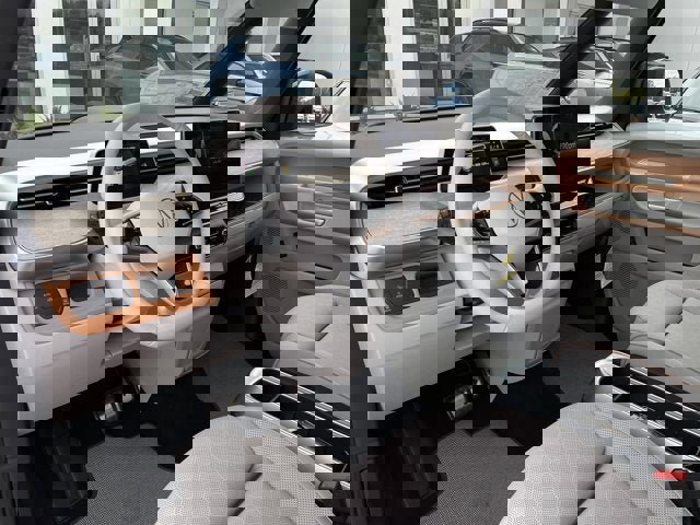 New 2025 Volkswagen ID. Buzz 1st Edition image 11