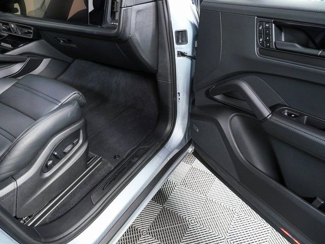 Certified 2025 Porsche Cayenne GTS image 27