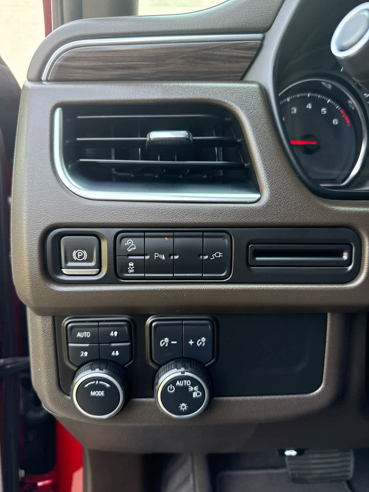 Used 2021 Chevrolet Tahoe Z71 image 20