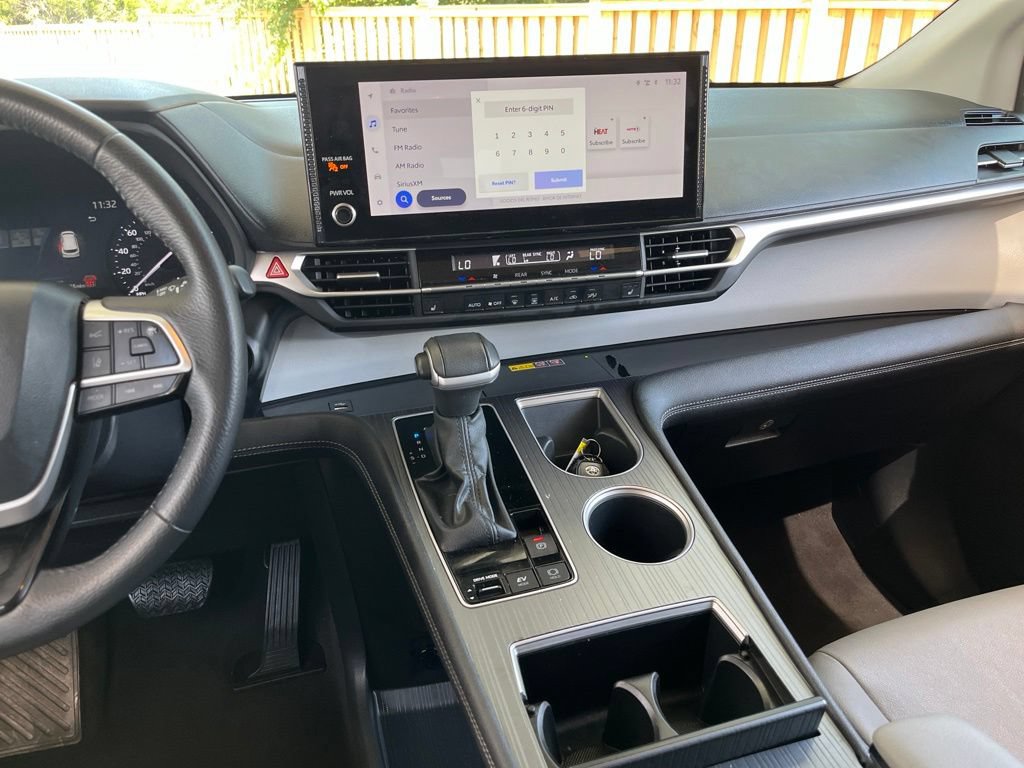 Used 2025 Toyota Sienna XLE FWD image 18