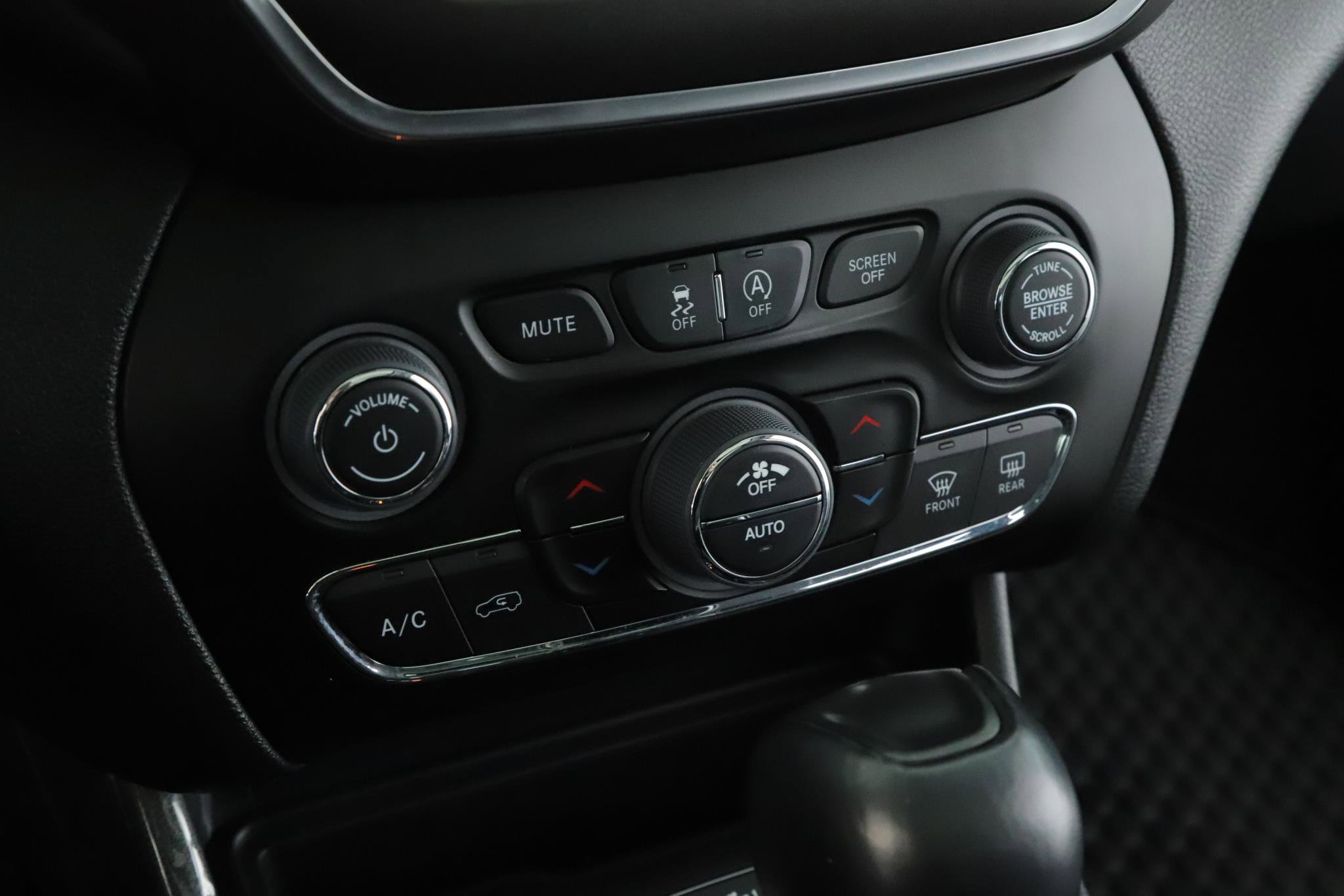 Used 2023 Jeep Cherokee Trailhawk w/ Sun & Sound Group image 16
