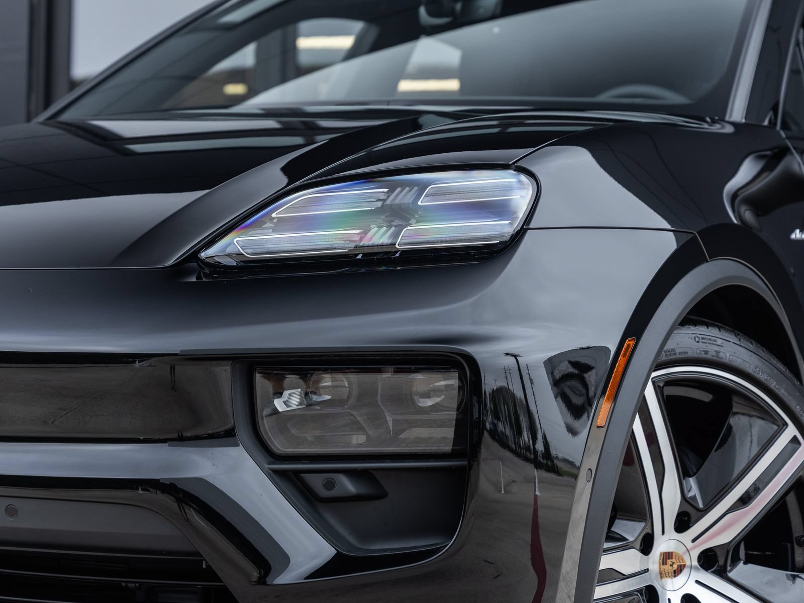Certified 2025 Porsche Macan Electric RWD image 17