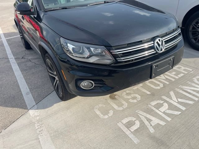 Used 2017 Volkswagen Tiguan SEL FWD image 2