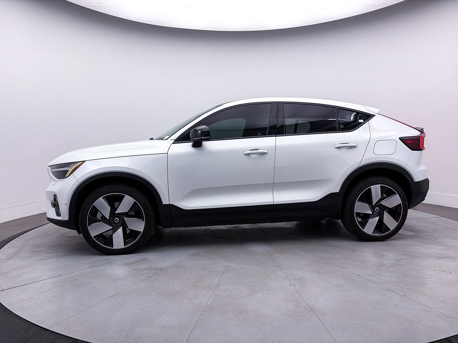 Used 2023 Volvo C40 P8 Recharge Ultimate image 39