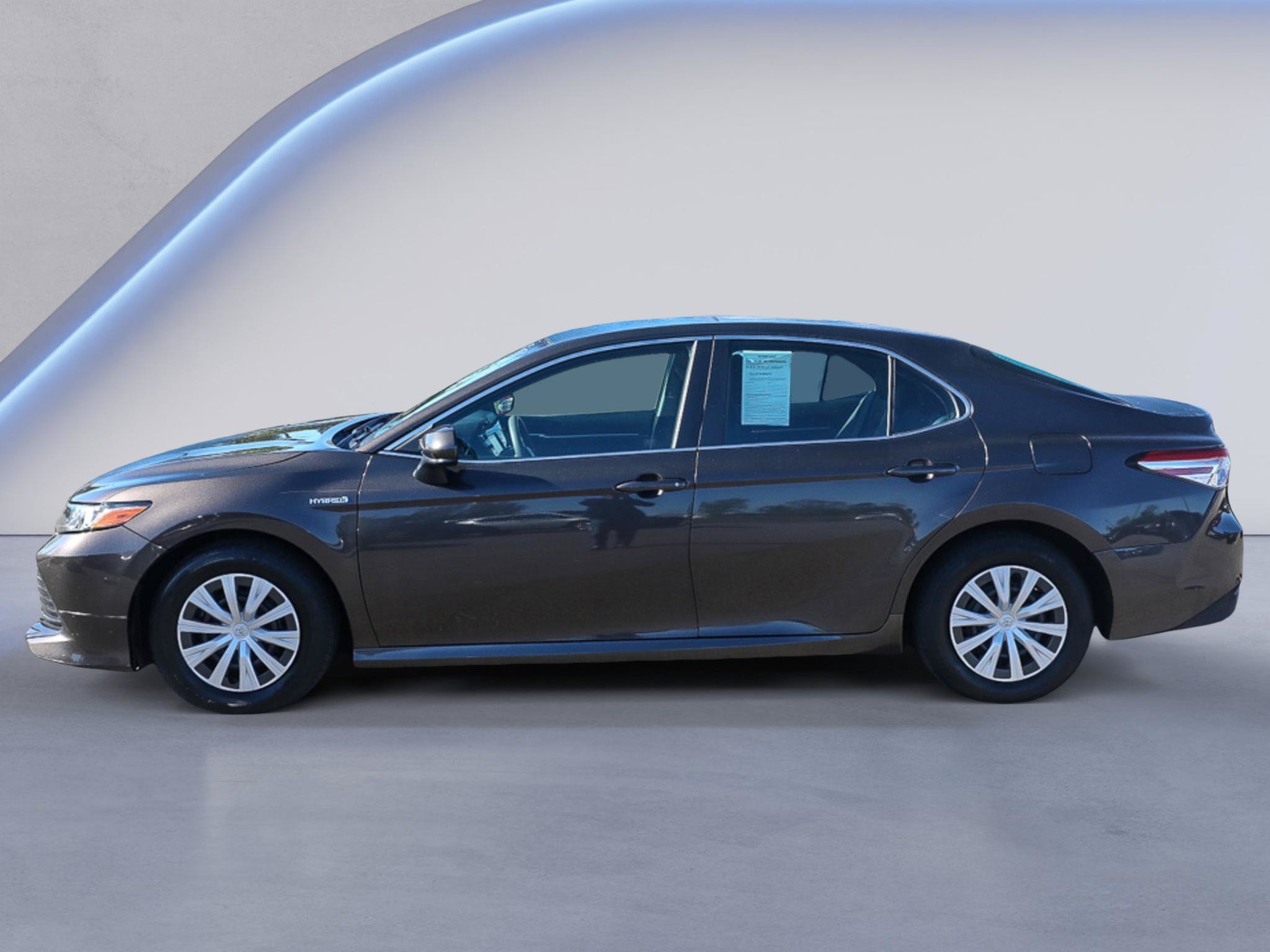 Used 2018 Toyota Camry LE FWD image 3