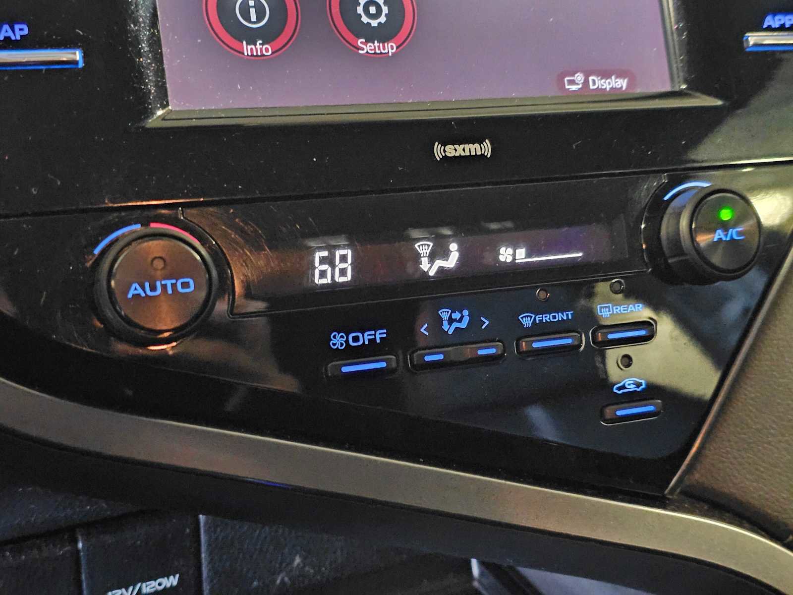 Used 2020 Toyota Camry SE FWD image 17