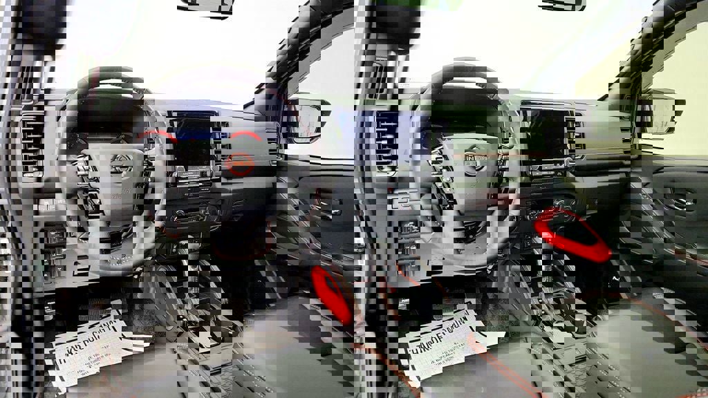 Used 2023 Nissan Frontier PRO-4X w/ Pro-4X Premium Package image 13