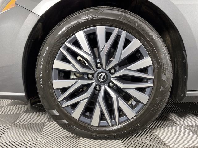 Used 2024 Nissan Altima 2.5 SV image 16