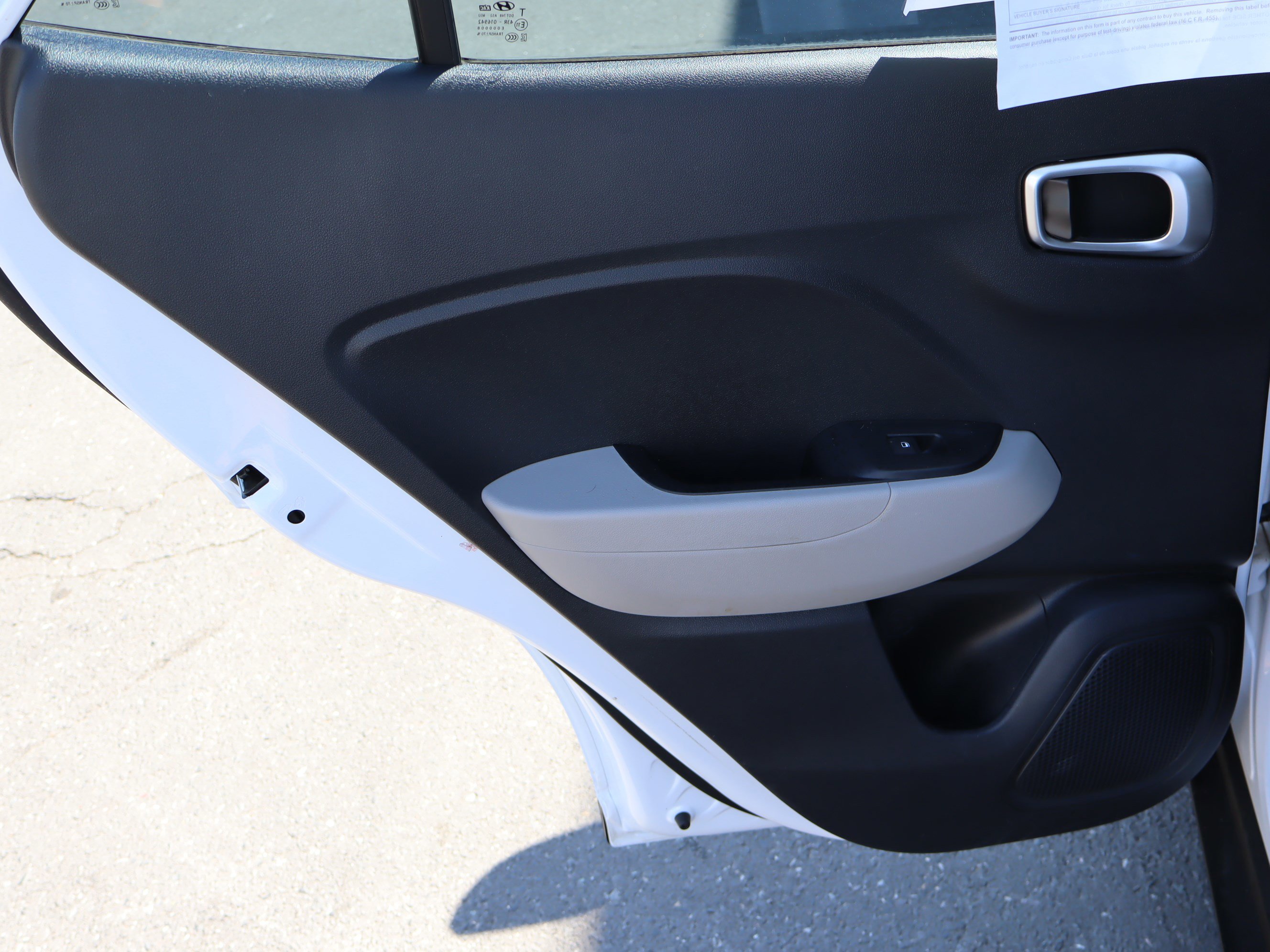 Used 2021 Hyundai Venue SEL FWD image 30