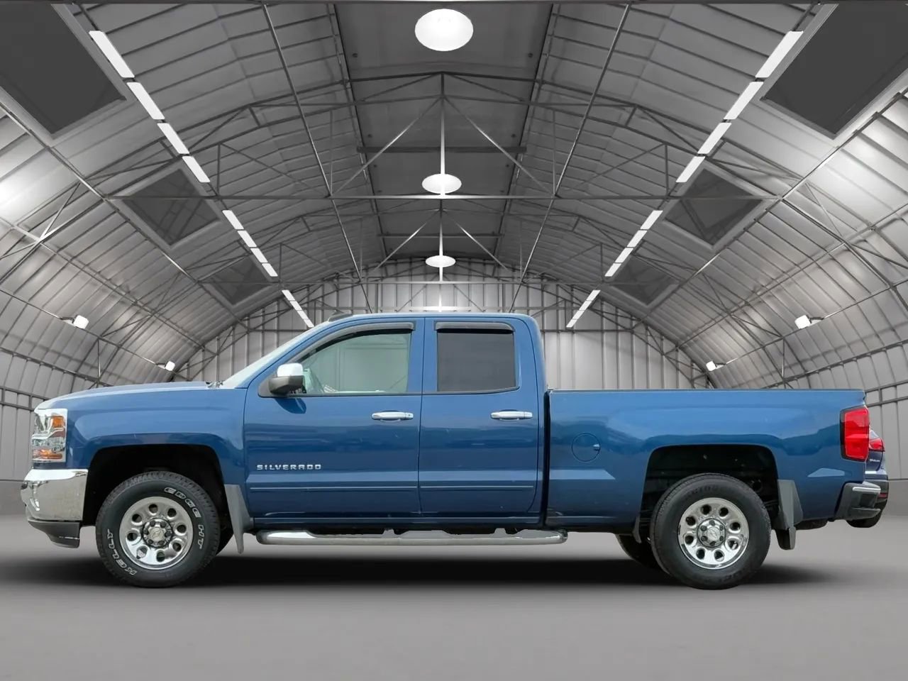 Used 2017 Chevrolet Silverado 1500 LT w/ All Star Edition AWD/4WD image 4