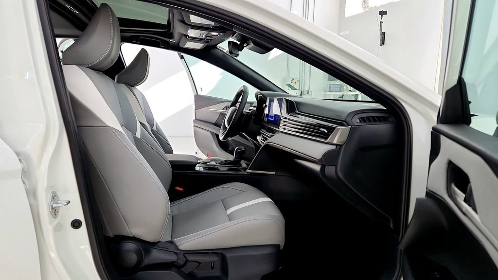Used 2025 Toyota Camry Hybrid FWD image 17