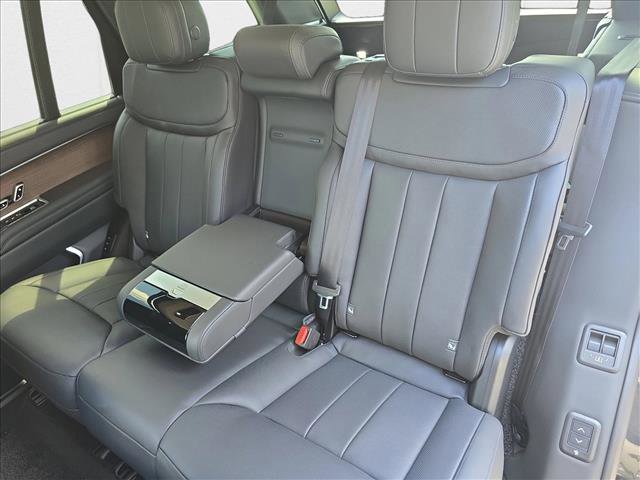 New 2025 Land Rover Range Rover Long Wheelbase SE image 15
