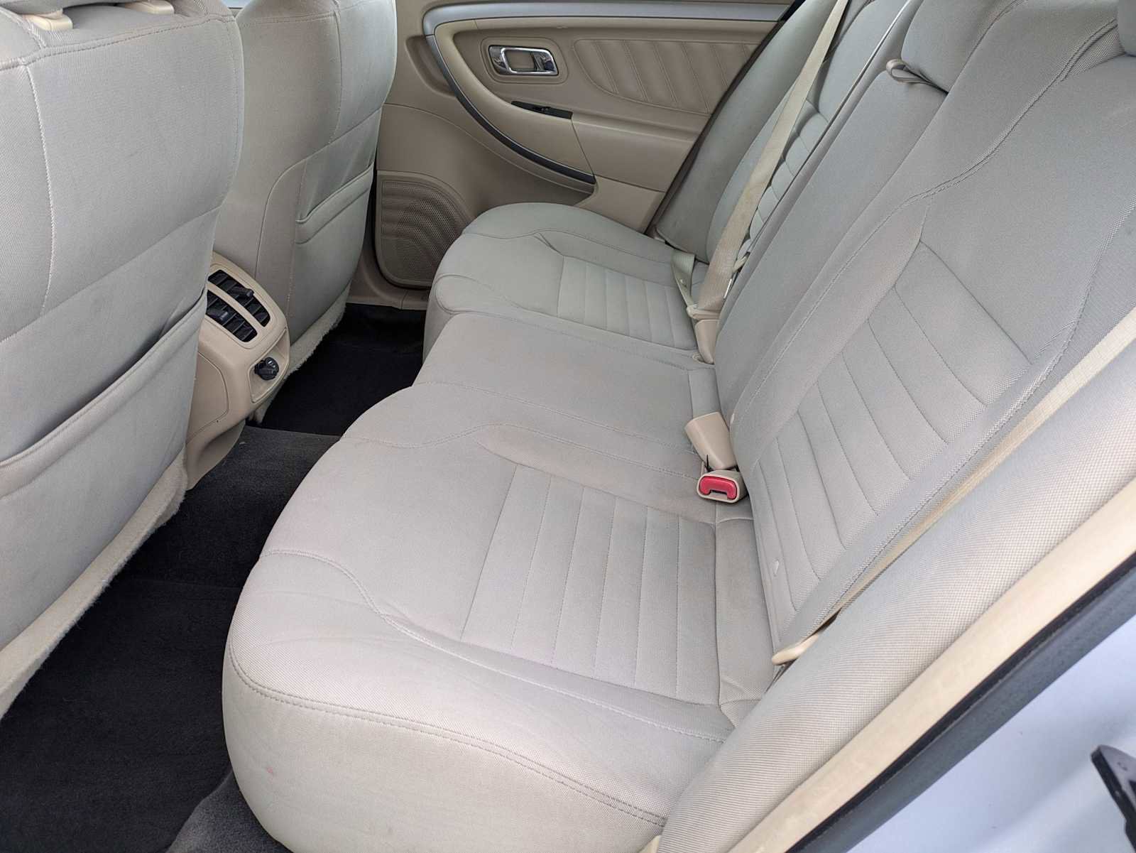 Used 2017 Ford Taurus SE image 18