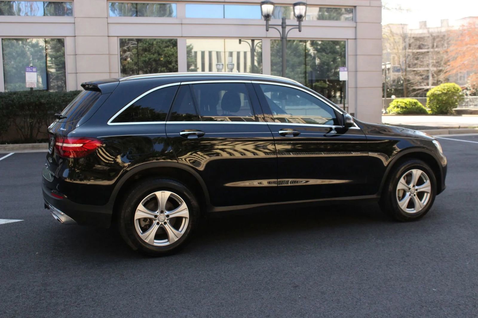 Used 2017 Mercedes-Benz GLC 300 4MATIC w/ Premium 1 Package image 6