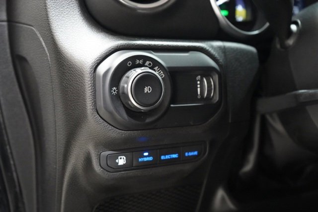 Used 2023 Jeep Wrangler Unlimited Sahara image 17