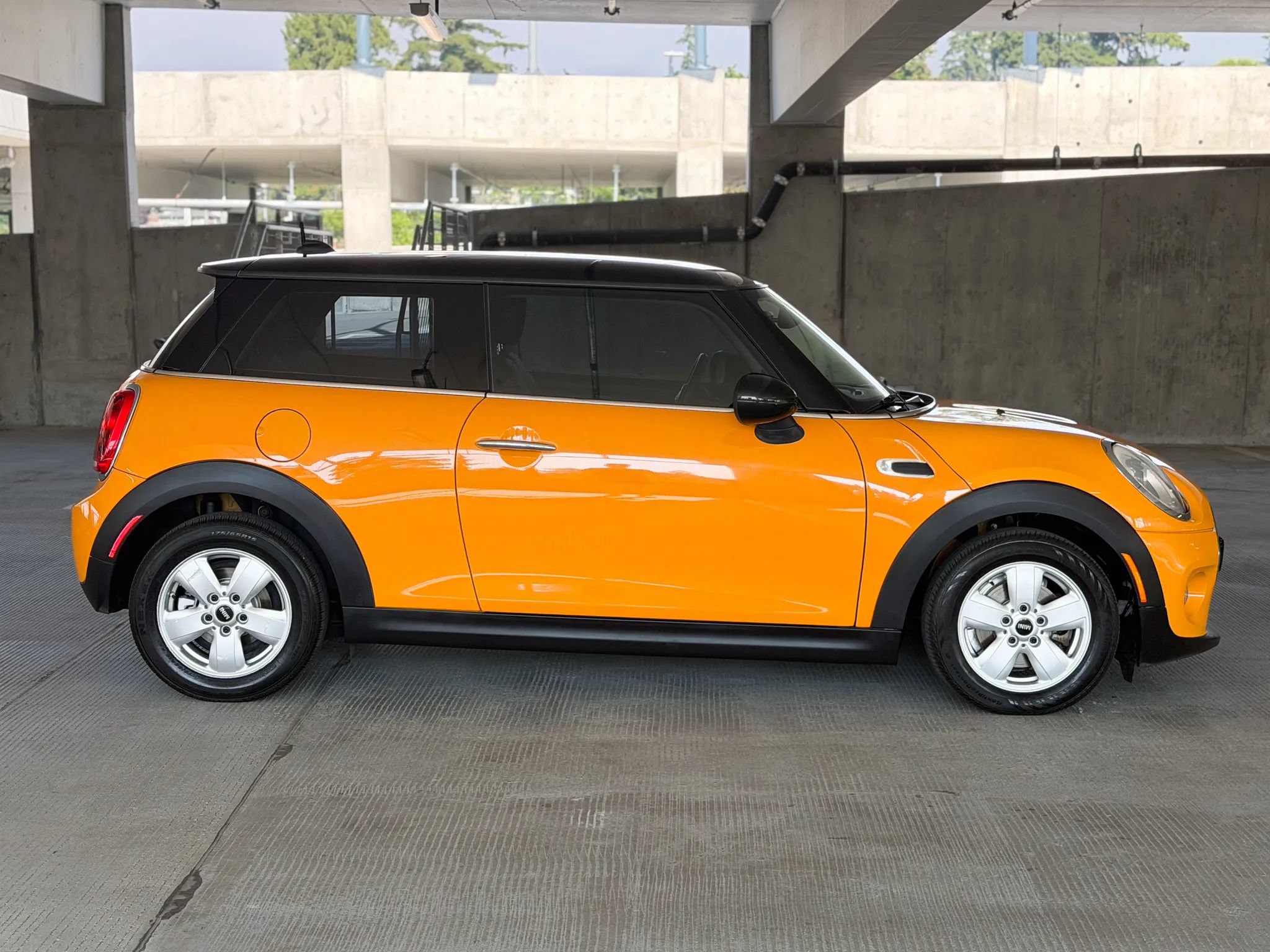 Used 2015 MINI Cooper 2-Door Hardtop FWD image 4