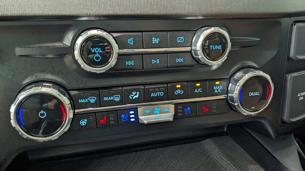 Certified 2024 Ford F450 Platinum w/ FX4 Off-Road Package AWD/4WD image 29