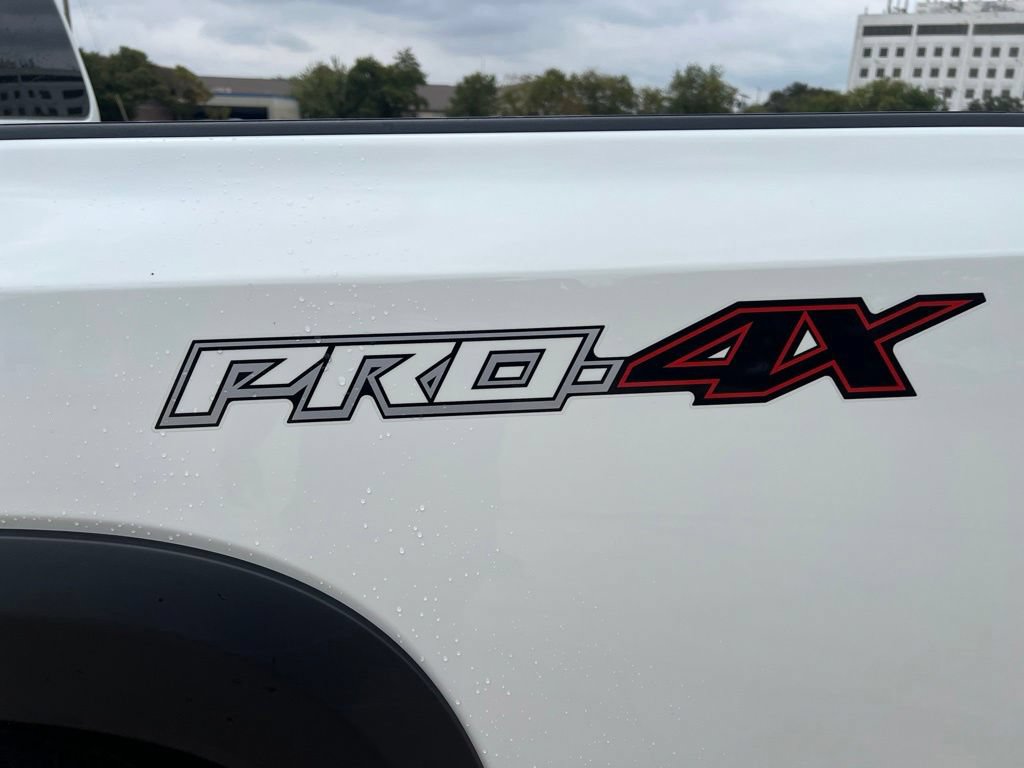 Used 2026 Nissan Frontier PRO-4X AWD/4WD image 9
