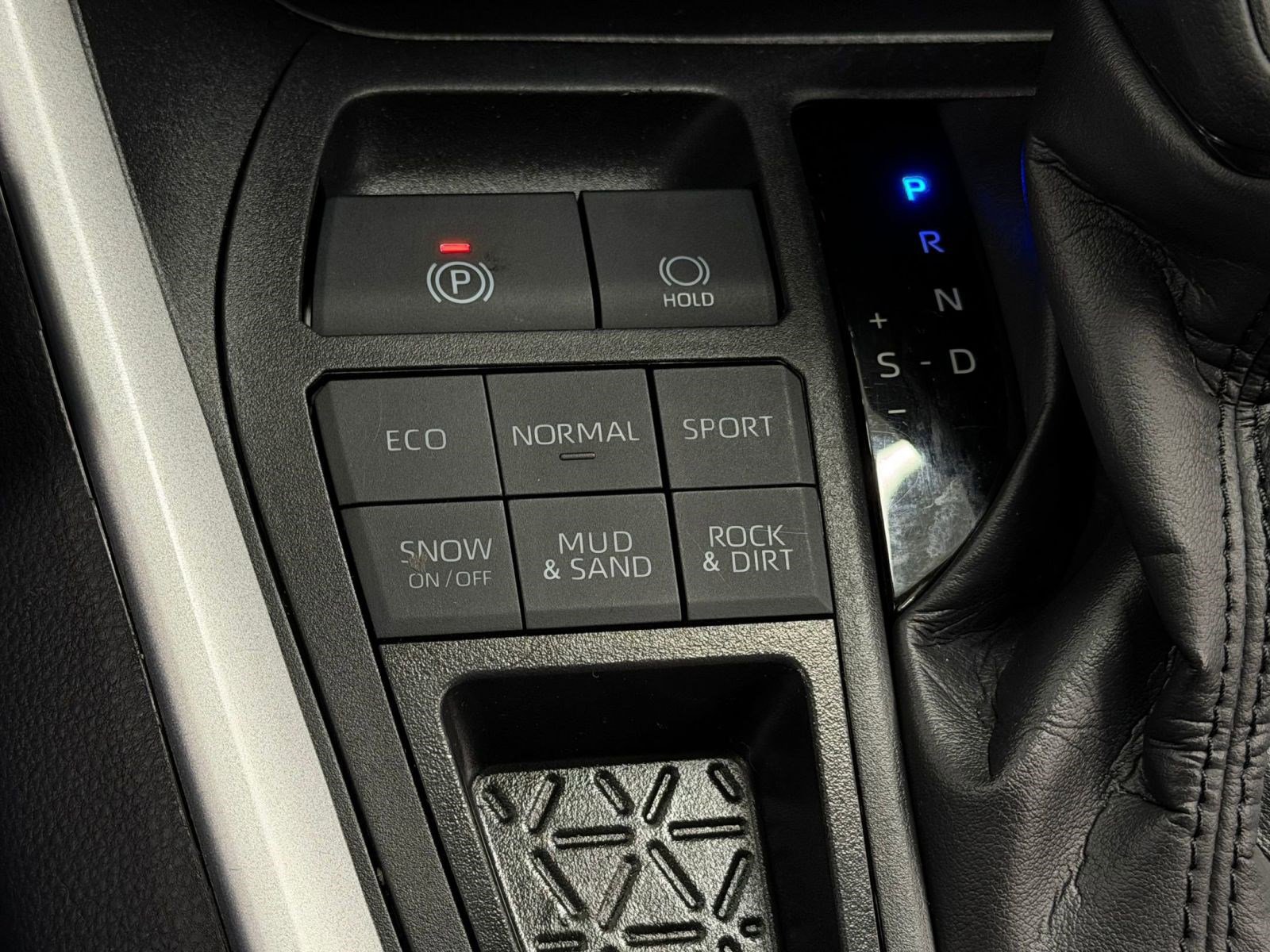 Used 2025 Toyota RAV4 XLE image 26