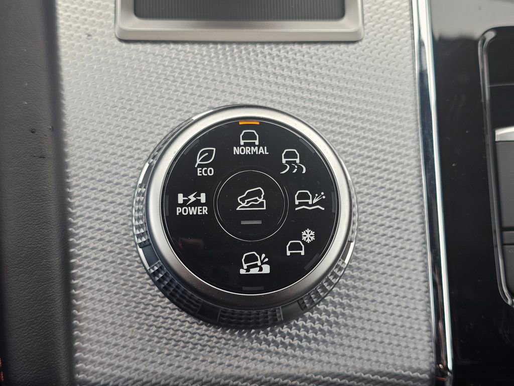 New 2025 Mitsubishi Outlander SEL image 23