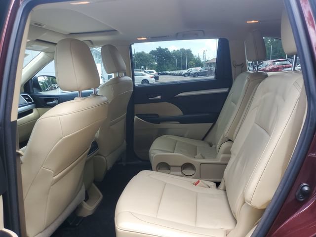 Used 2016 Toyota Highlander XLE AWD/4WD image 11