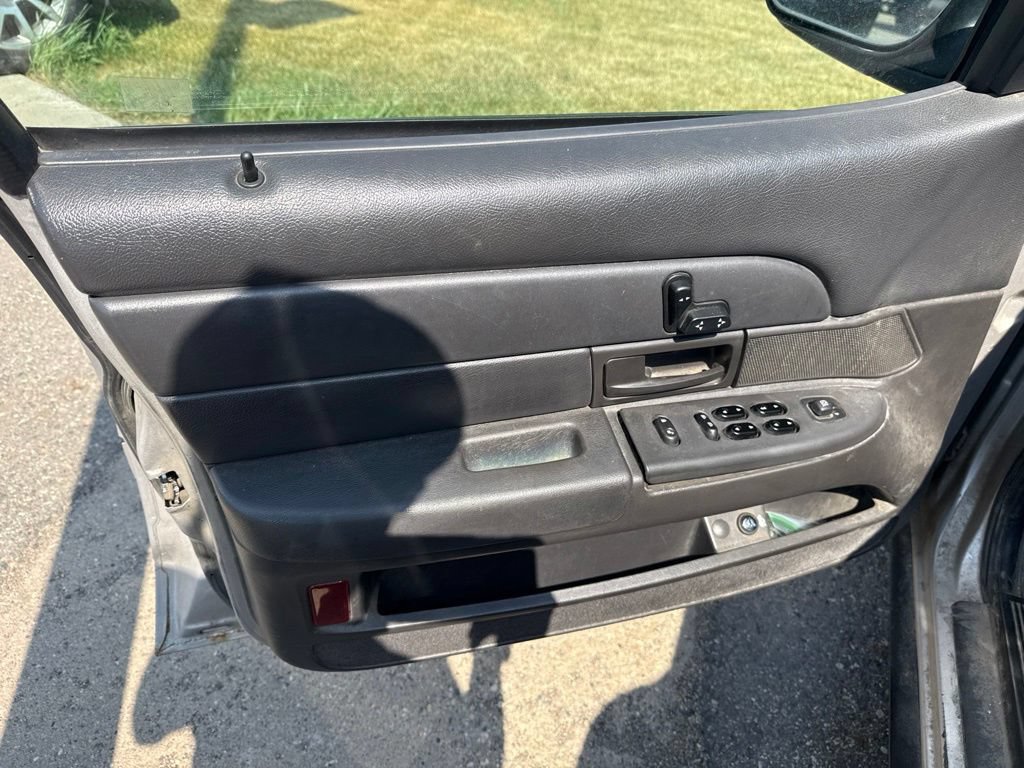 Used 2004 Ford Crown Victoria LX RWD image 11