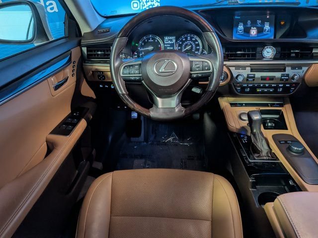 Used 2016 Lexus ES 350 w/ Premium Package w/Wood Trim FWD image 15