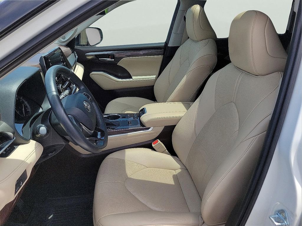 Used 2021 Toyota Highlander Limited FWD image 14