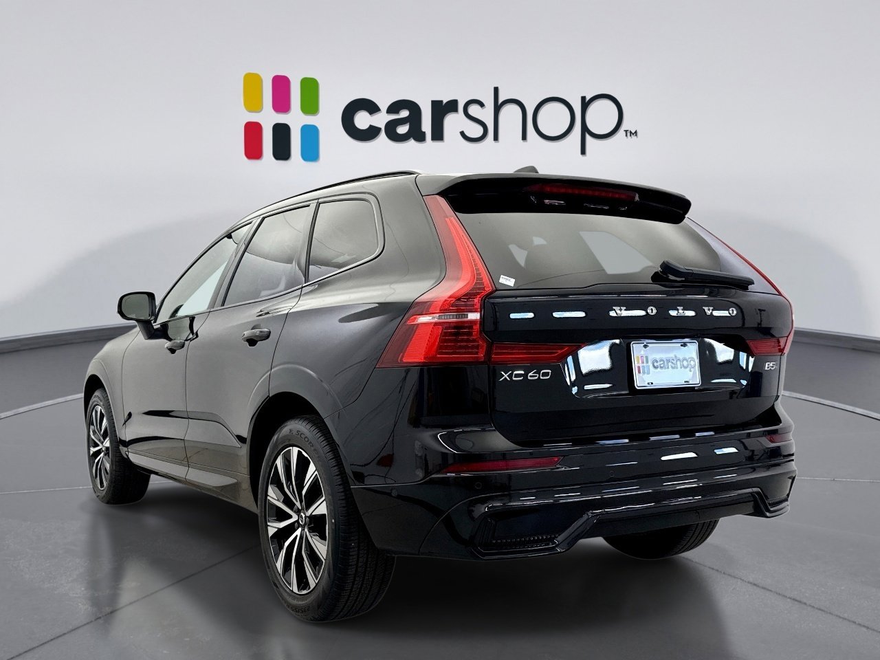 Used 2025 Volvo XC60 B5 Plus image 3