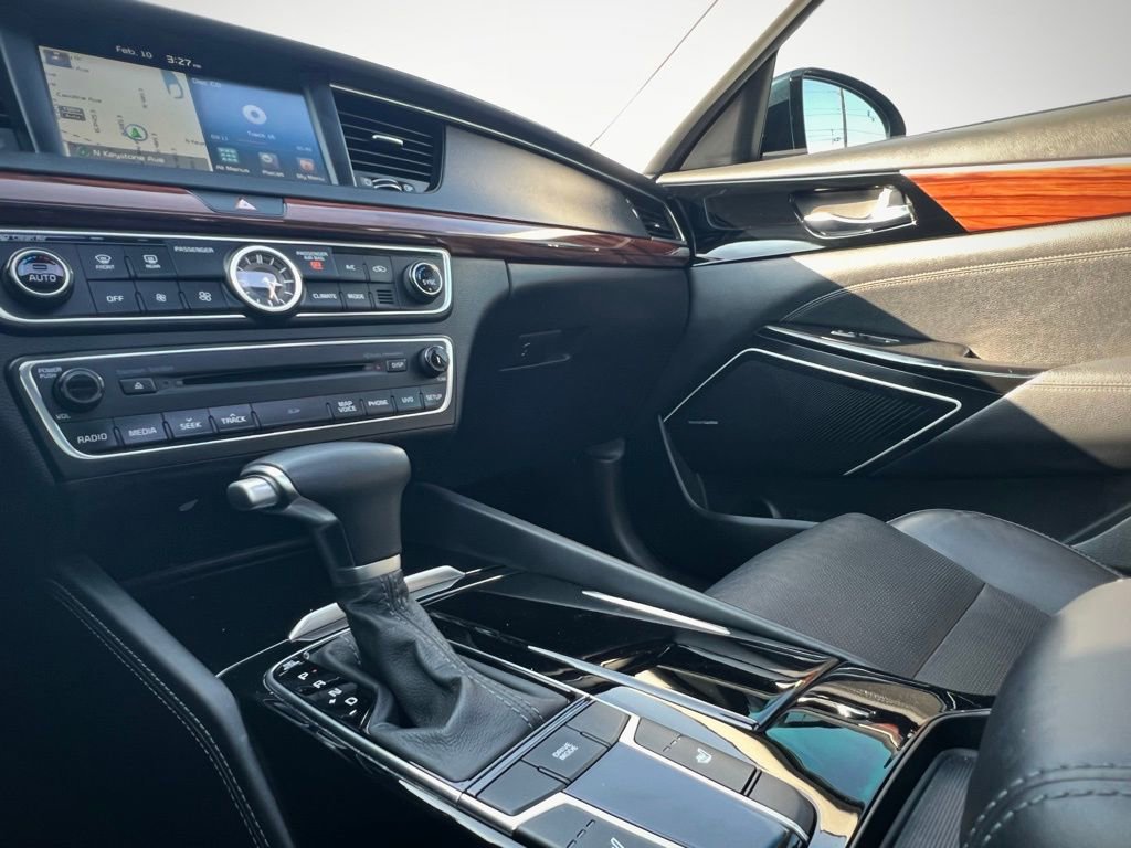 Used 2017 Kia Cadenza Premium w/ Luxury Package image 56