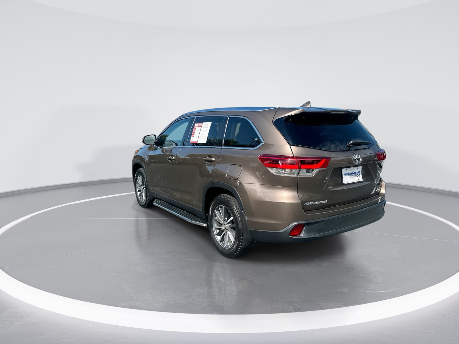 Used 2019 Toyota Highlander XLE FWD image 7